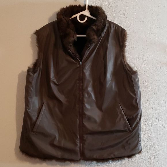 Cato Faux Fur Reversible Vest Size 22/24W - Picture 8 of 11